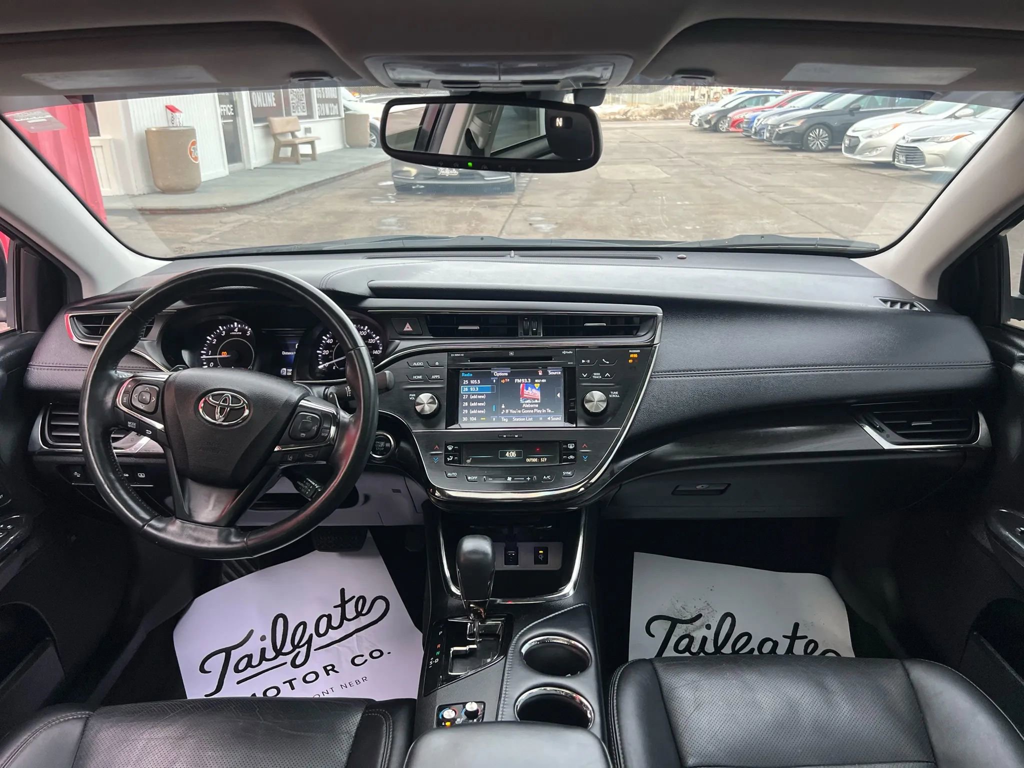 Used 2018 Toyota Avalon Limited image 18