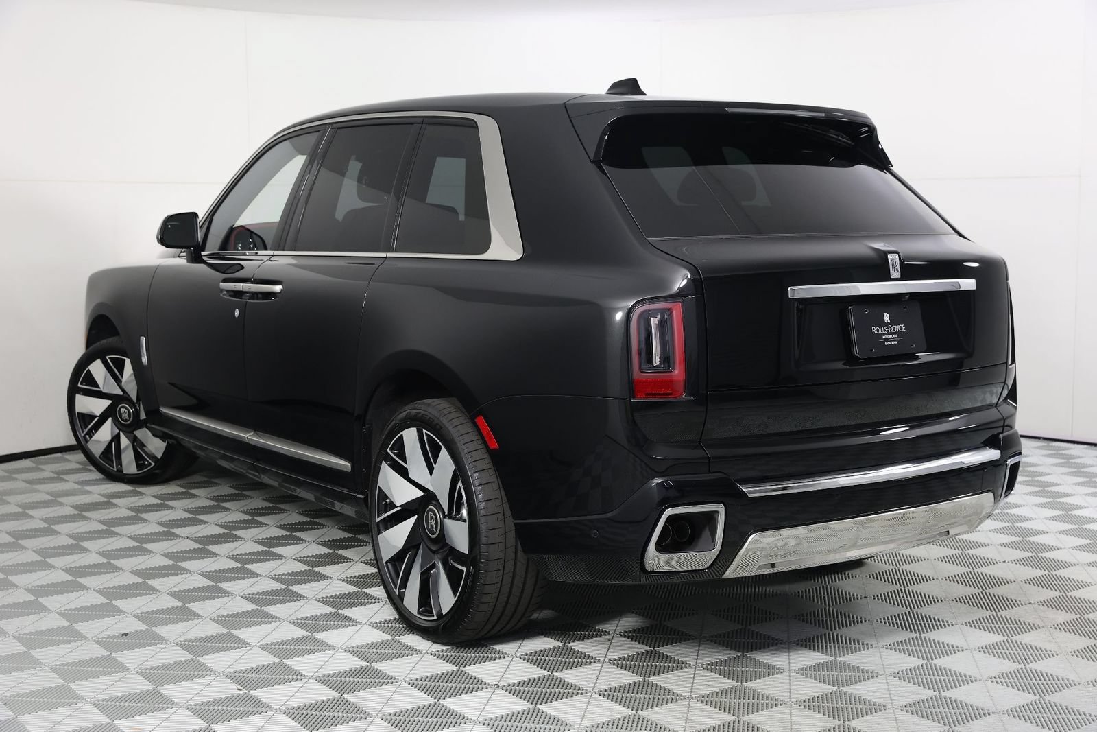 New 2026 Rolls-Royce Cullinan AWD/4WD image 3
