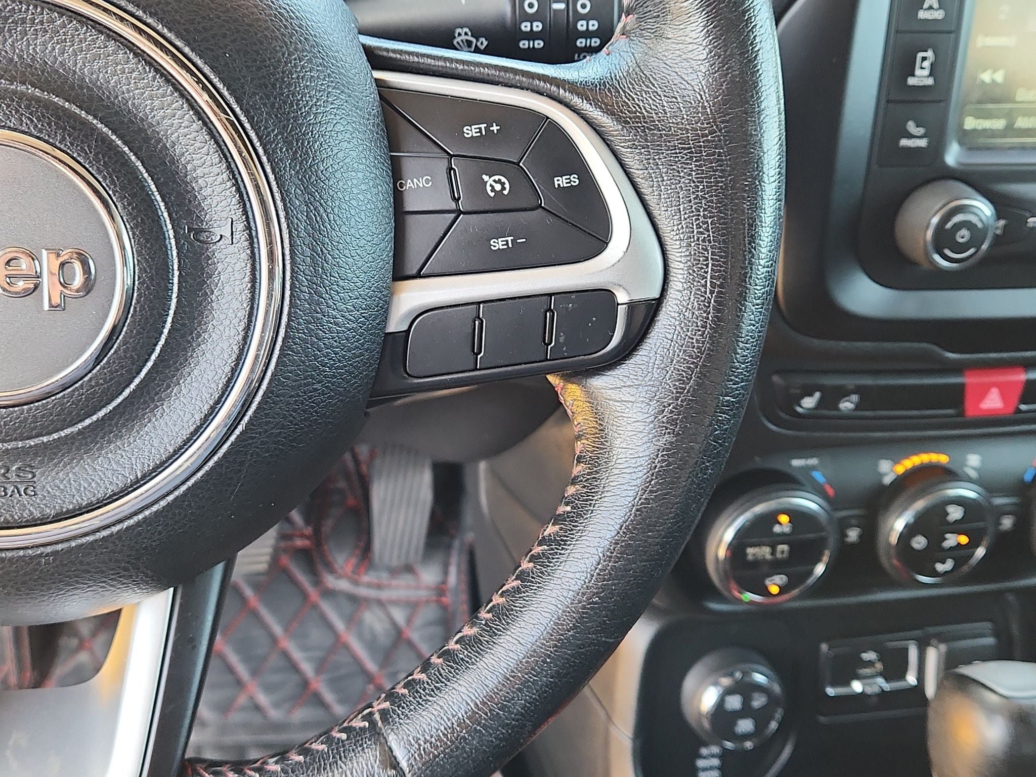 Used 2015 Jeep Renegade Trailhawk w/ Popular Equipment Group AWD/4WD image 16