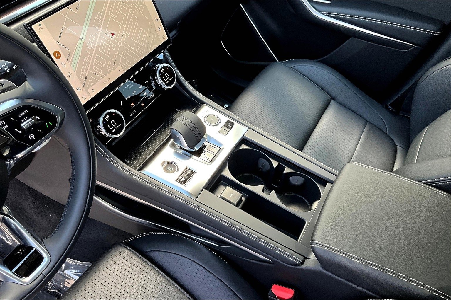 New 2026 Jaguar F-PACE R-Dynamic S image 8