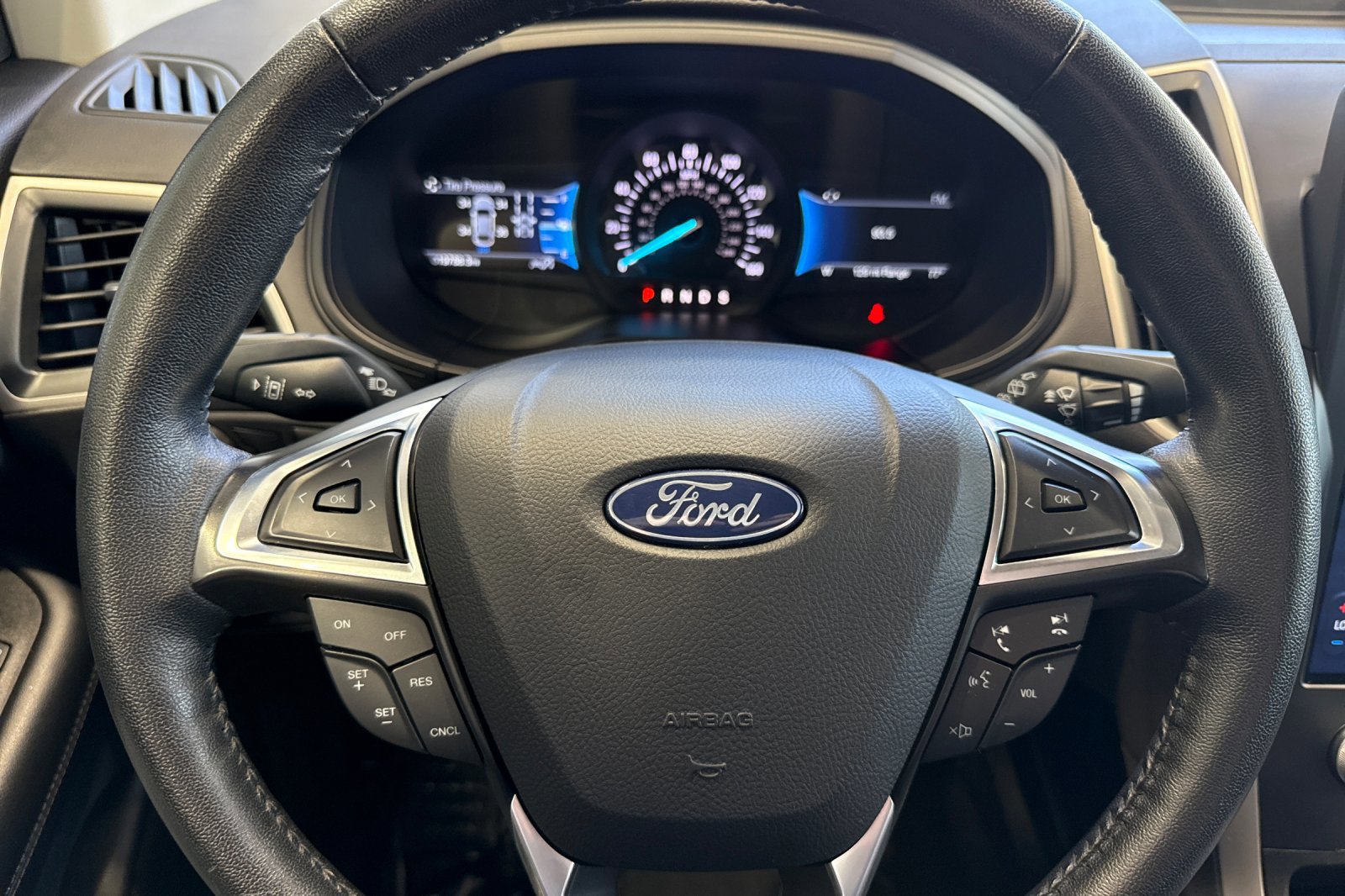 Used 2024 Ford Edge SEL image 23