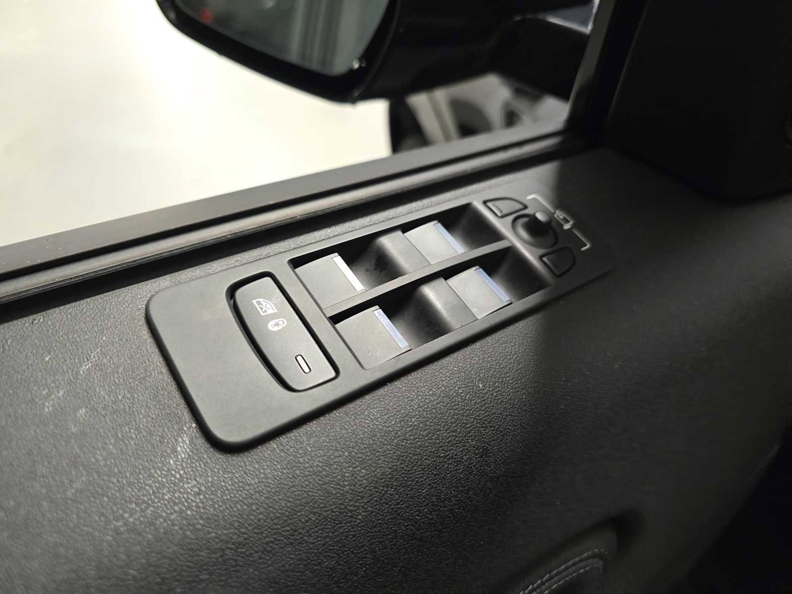 Certified 2025 Land Rover Discovery Sport Dynamic SE image 26