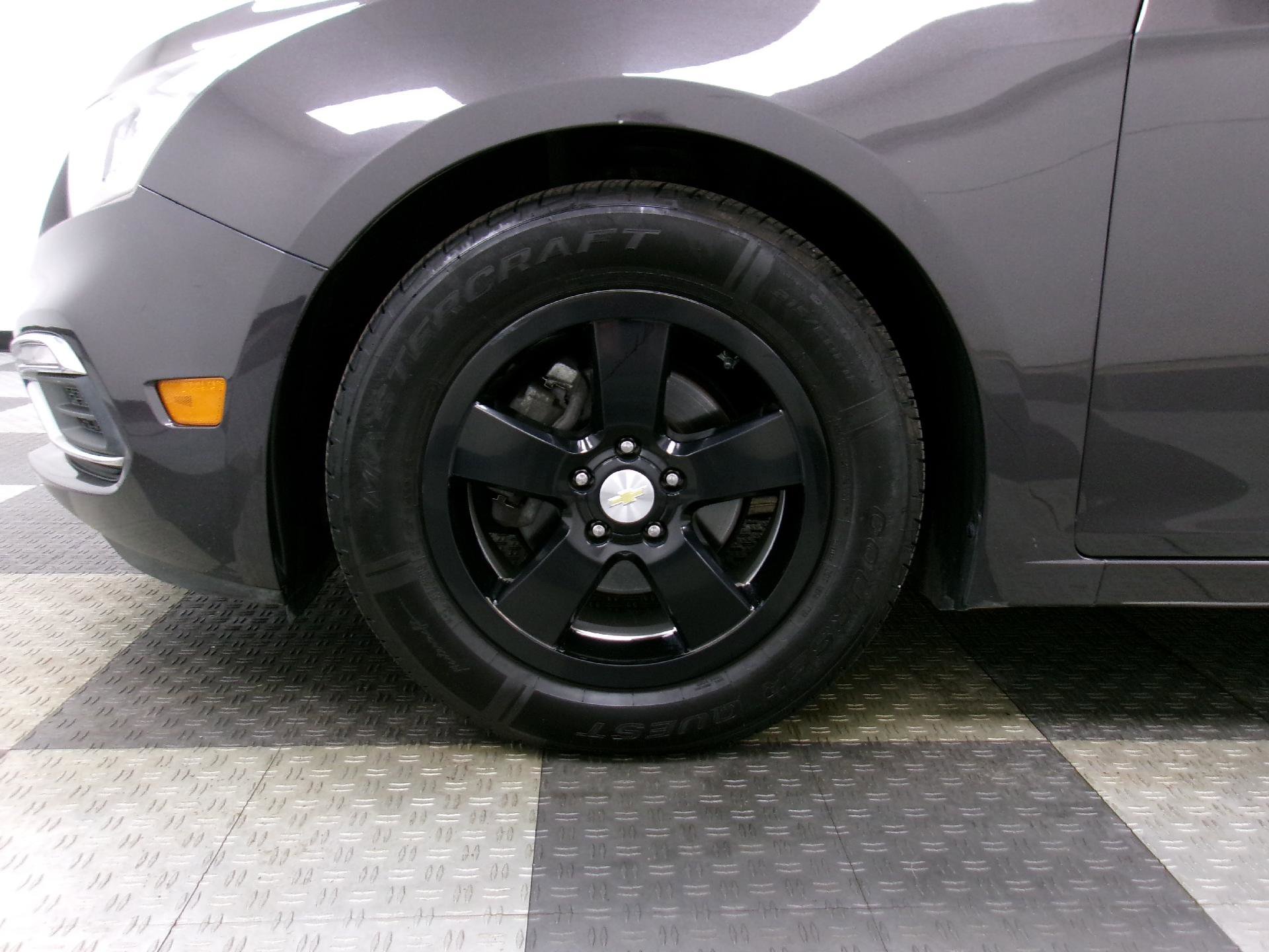 Used 2015 Chevrolet Cruze LT image 16