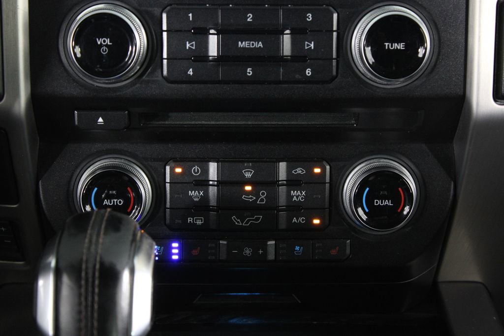 Used 2018 Ford F150 Platinum w/ Equipment Group 701A Luxury AWD/4WD image 22