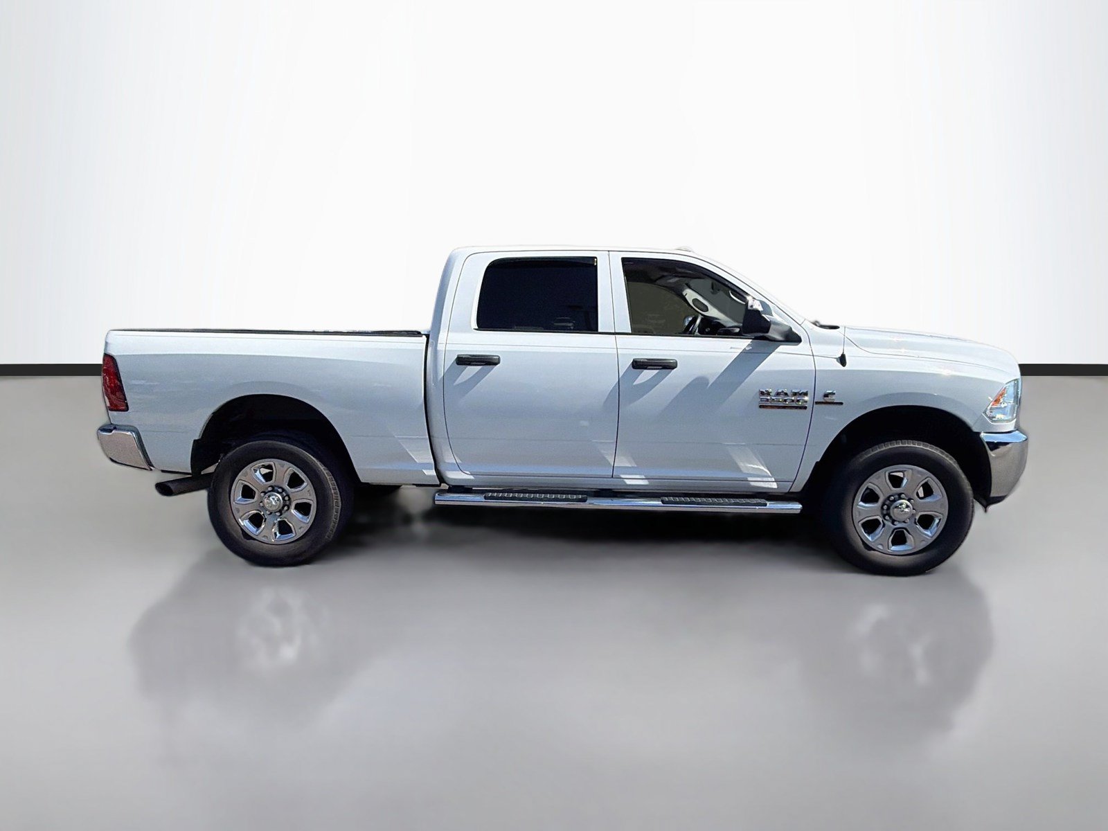 Used 2017 RAM 3500 Tradesman w/ Chrome Appearance Group AWD/4WD image 4