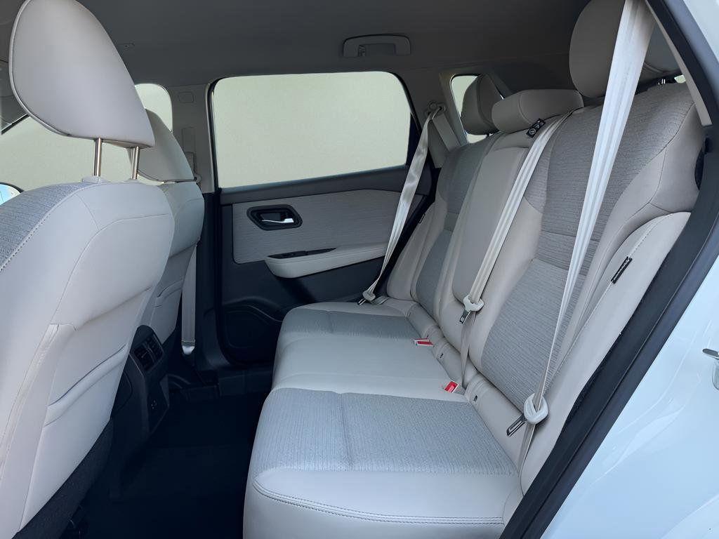 Certified 2022 Nissan Rogue SV image 11