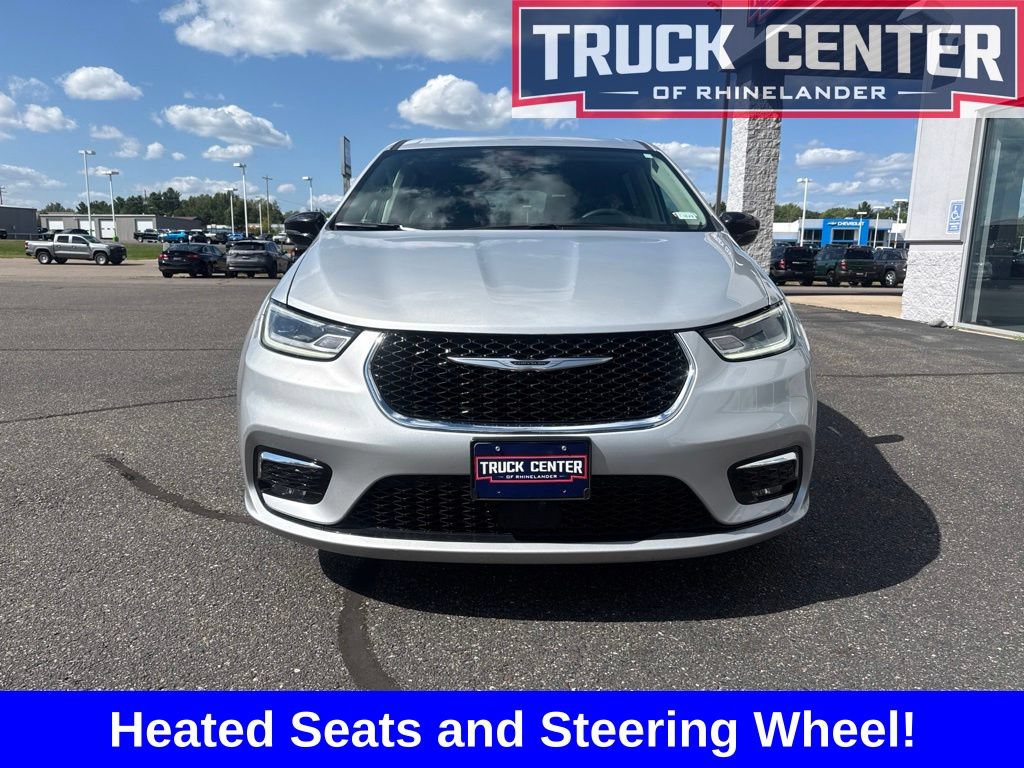 Used 2024 Chrysler Pacifica Touring-L FWD image 12