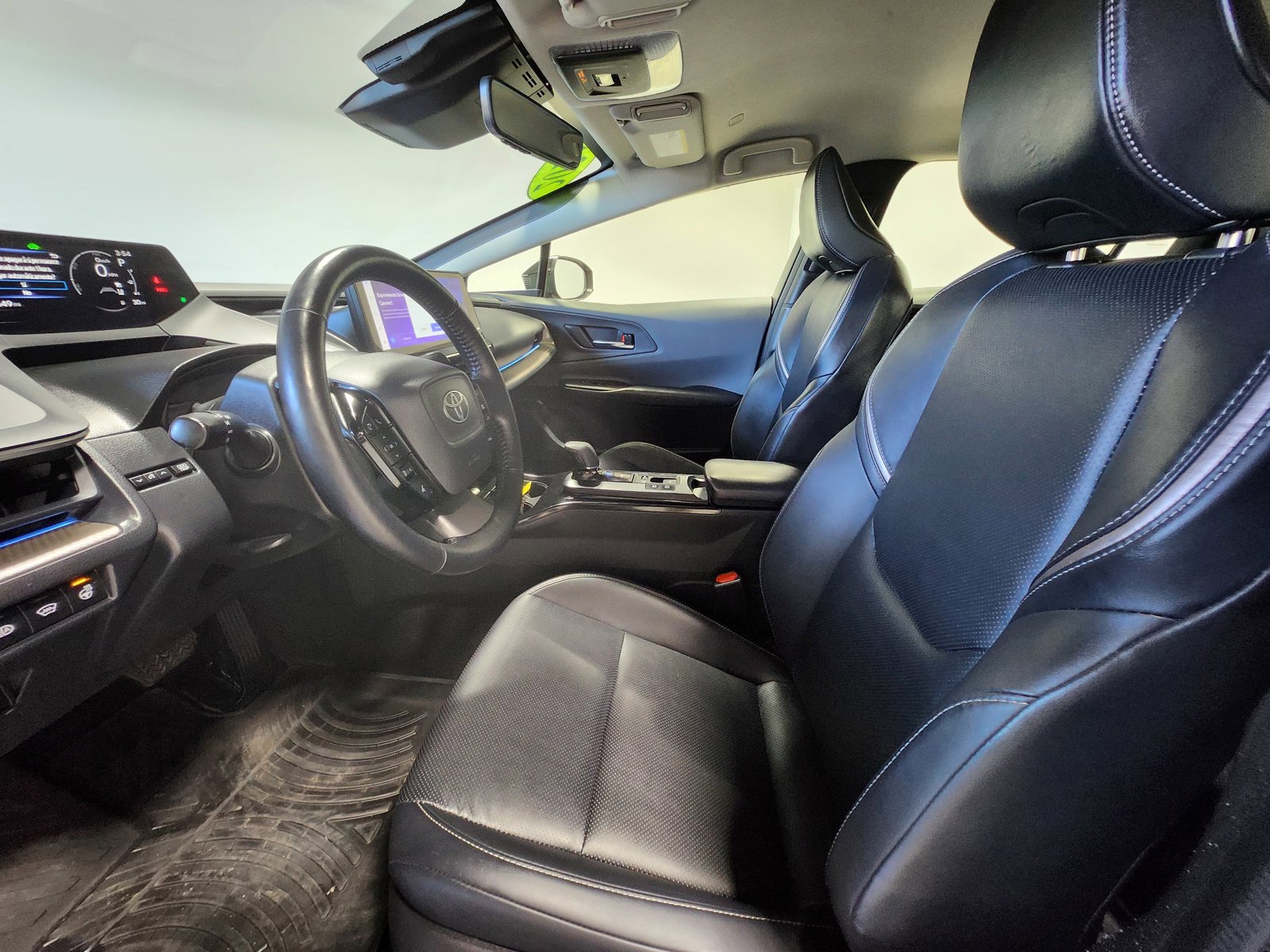 Used 2023 Toyota Prius XLE AWD/4WD image 11