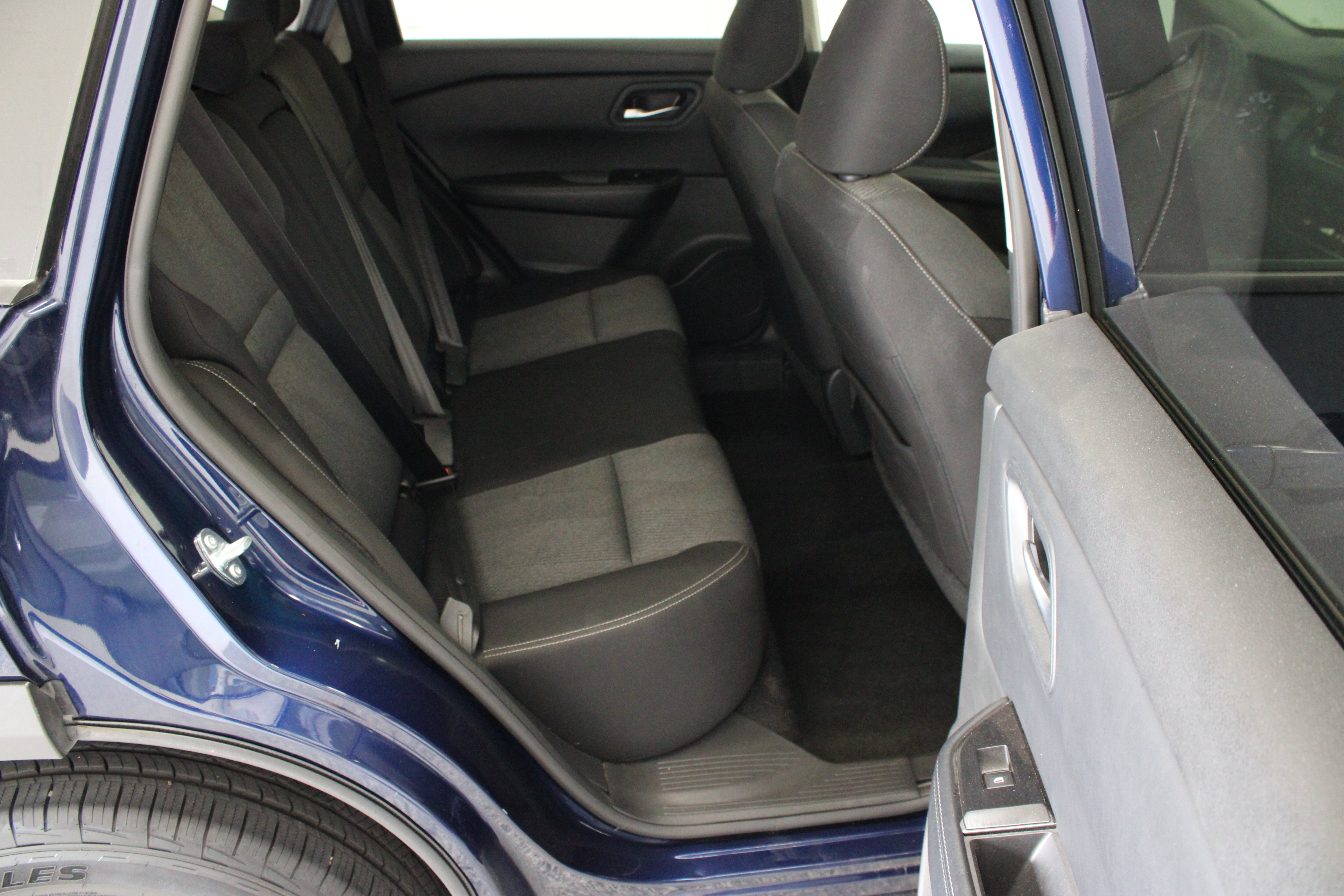 Used 2025 Nissan Rogue SV FWD image 33