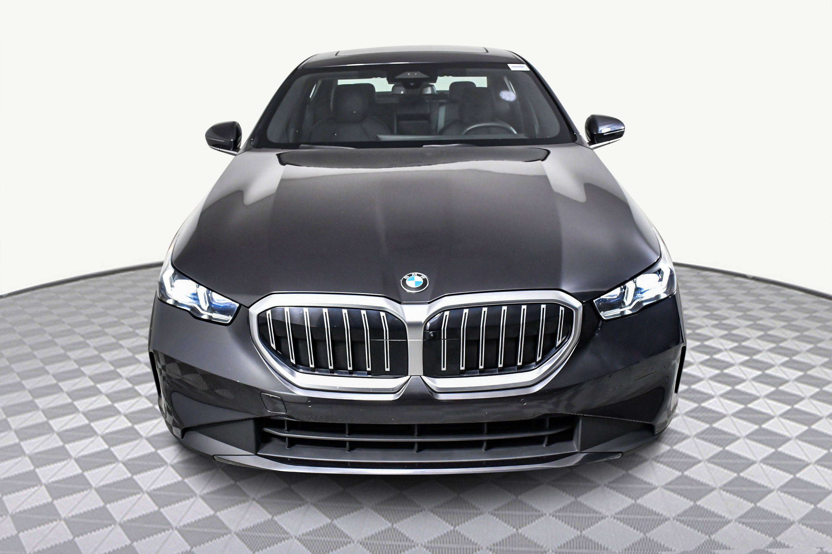 Used 2025 BMW 530i w/ Premium Package image 2
