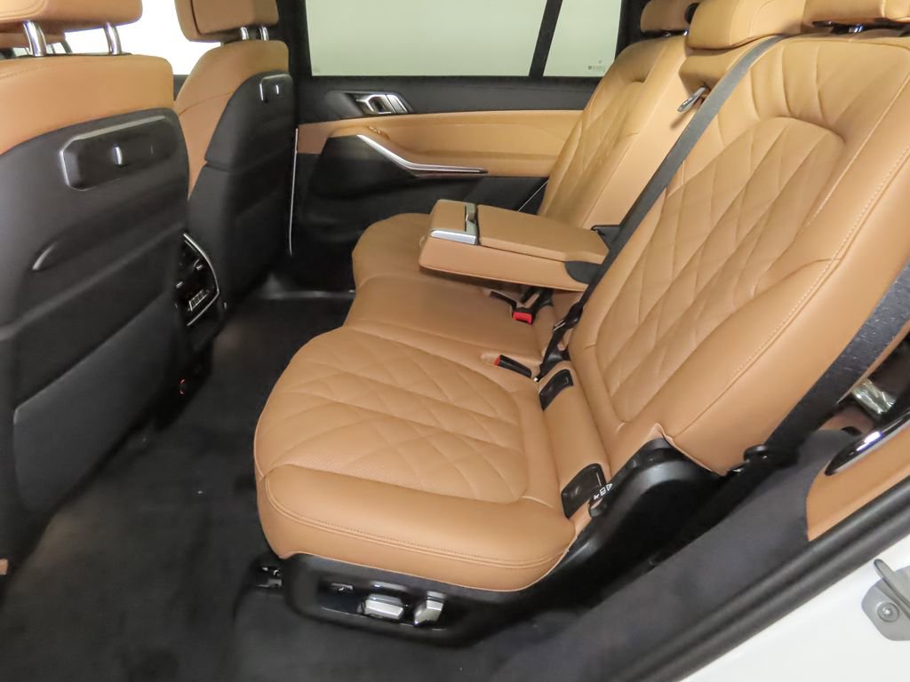 Used 2025 BMW X7 xDrive40i w/ Parking Assistance Package AWD/4WD image 27