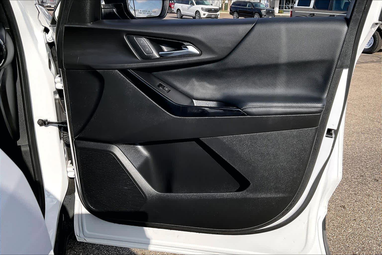 Used 2025 Chevrolet Equinox LT w/ Convenience Package II FWD image 21