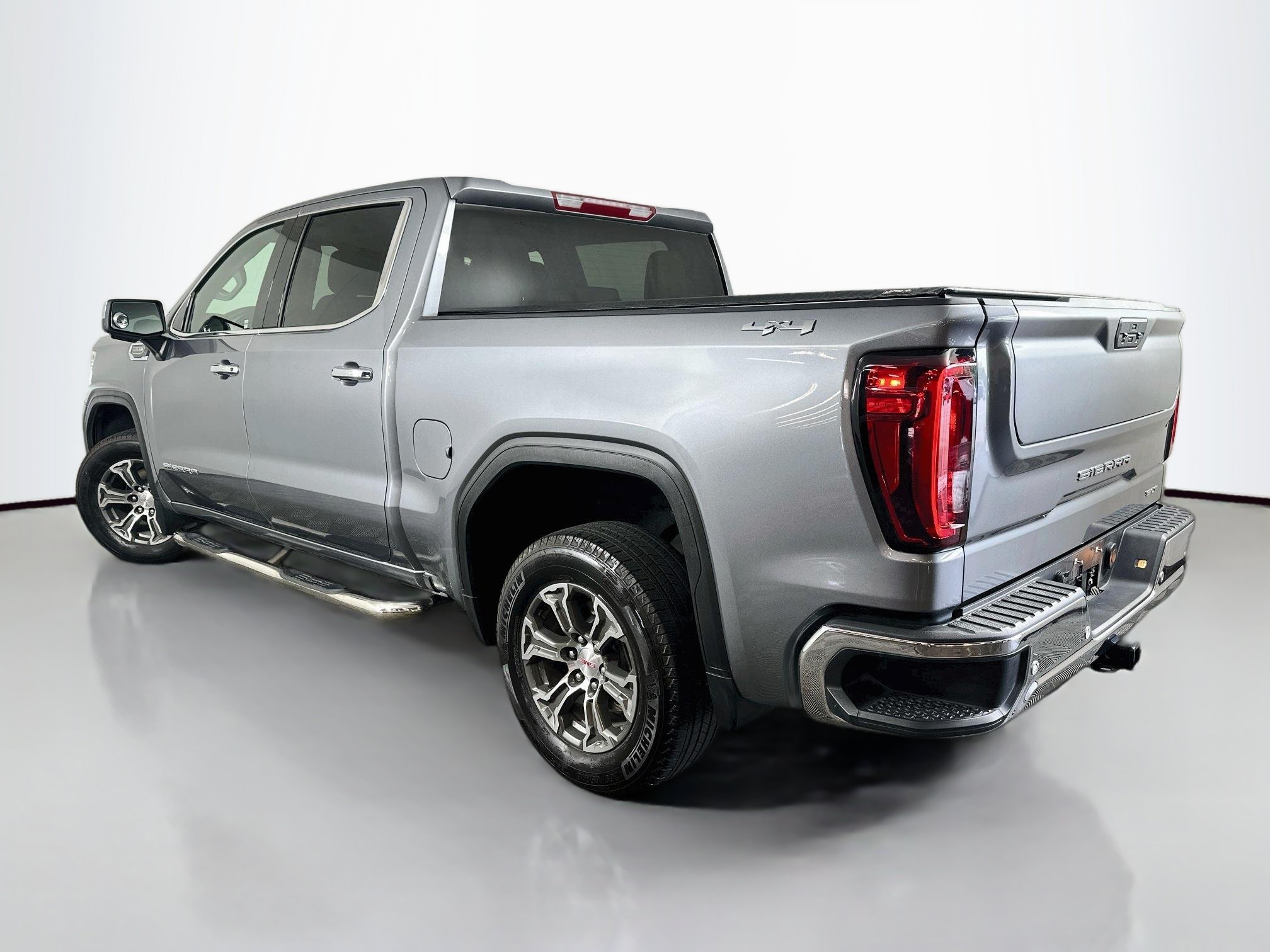 Used 2021 GMC Sierra 1500 SLT w/ Driver Alert Package I AWD/4WD image 5