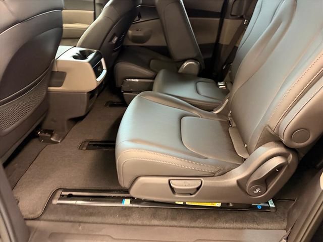 New 2026 Kia Carnival FWD image 8