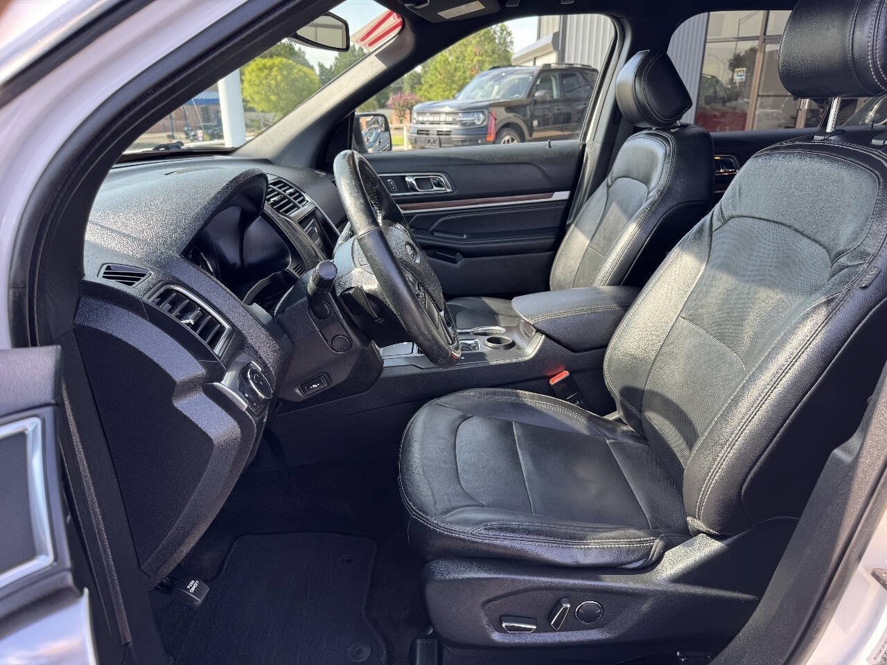 Used 2017 Ford Explorer Limited FWD image 16