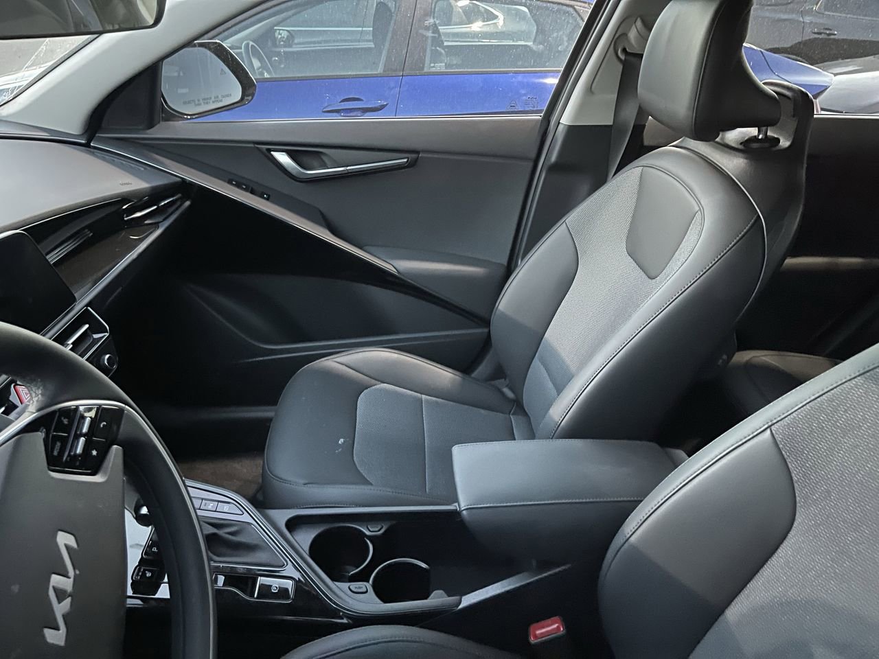 Certified 2025 Kia Niro EX Touring image 12