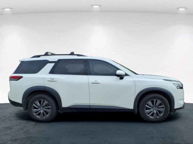 Used 2022 Nissan Pathfinder SV AWD/4WD image 15