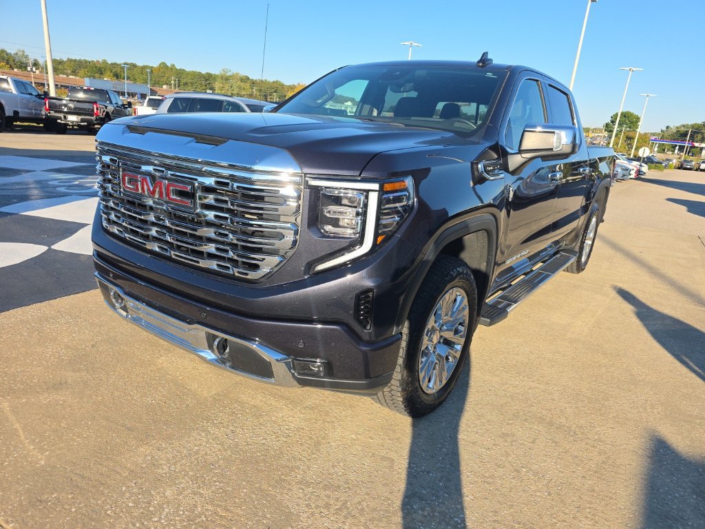 Used 2025 GMC Sierra 1500 Denali w/ Technology Package AWD/4WD image 4