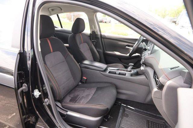 Used 2025 Nissan Sentra SR w/ Midnight Edition FWD image 26
