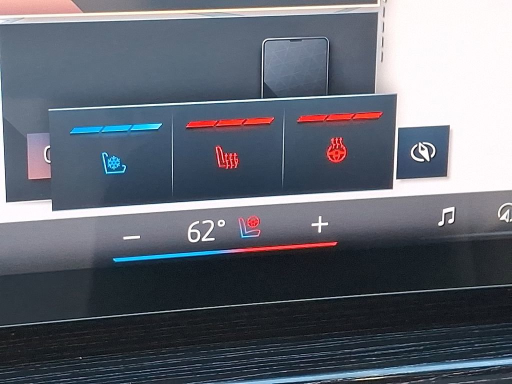 Used 2025 BMW 740i xDrive image 27