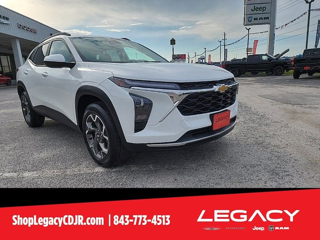 Used 2024 Chevrolet Trax LT image 5