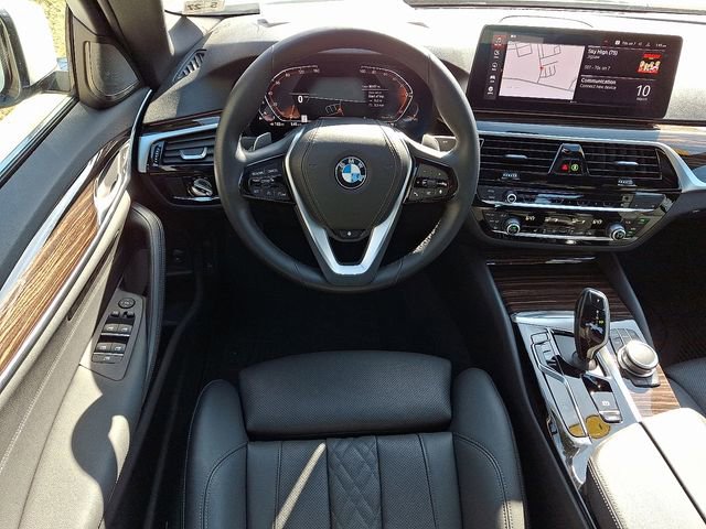 Used 2022 BMW 540i xDrive w/ Premium Package image 11