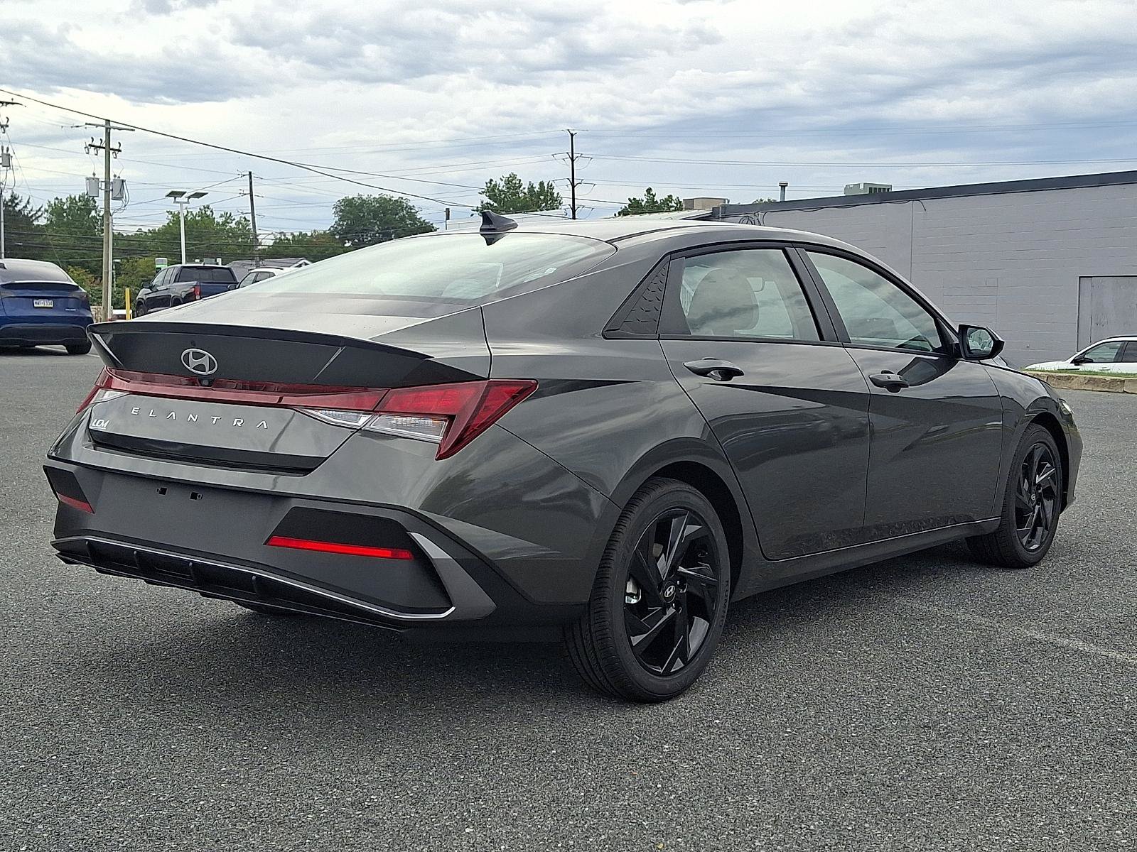 New 2026 Hyundai Elantra SEL Sport FWD image 3