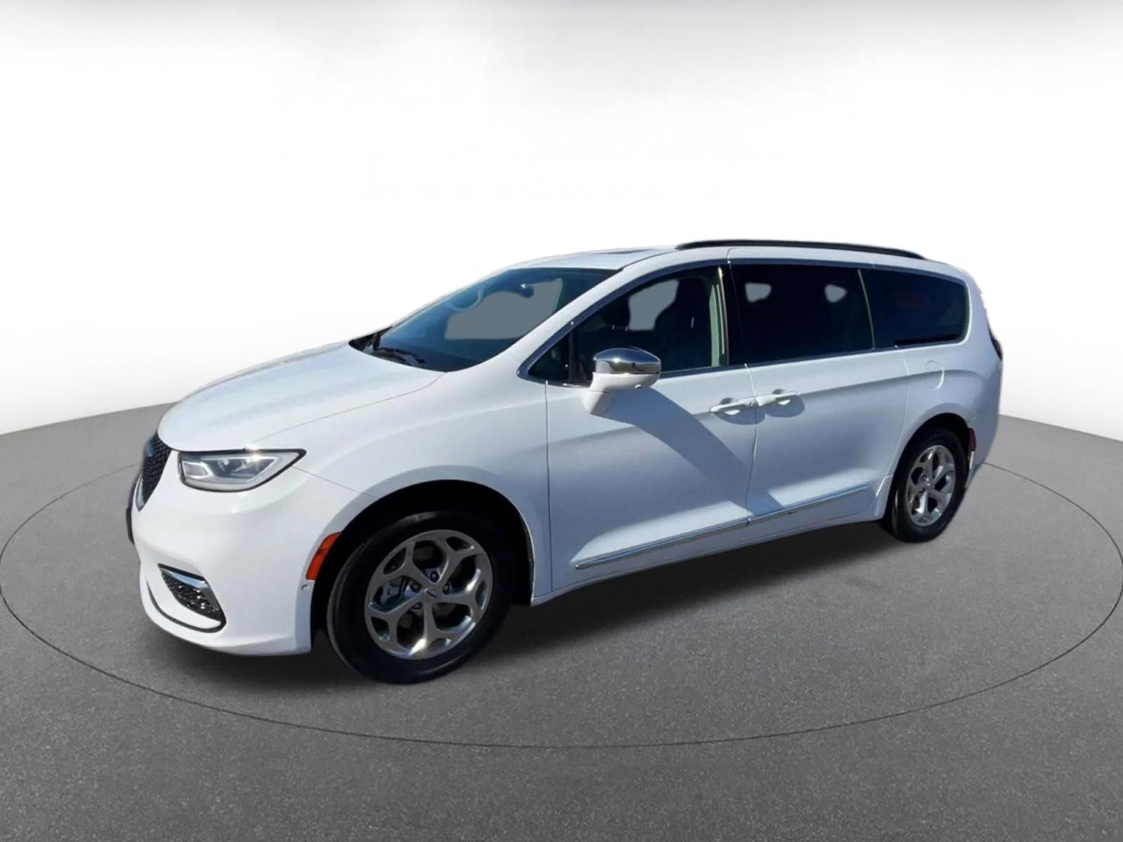 Used 2022 Chrysler Pacifica Limited FWD image 8