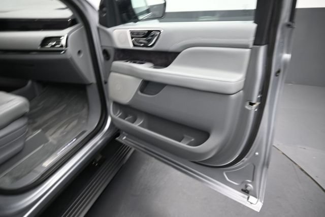 Used 2020 Lincoln Navigator Reserve w/ Luxury Package AWD/4WD image 35