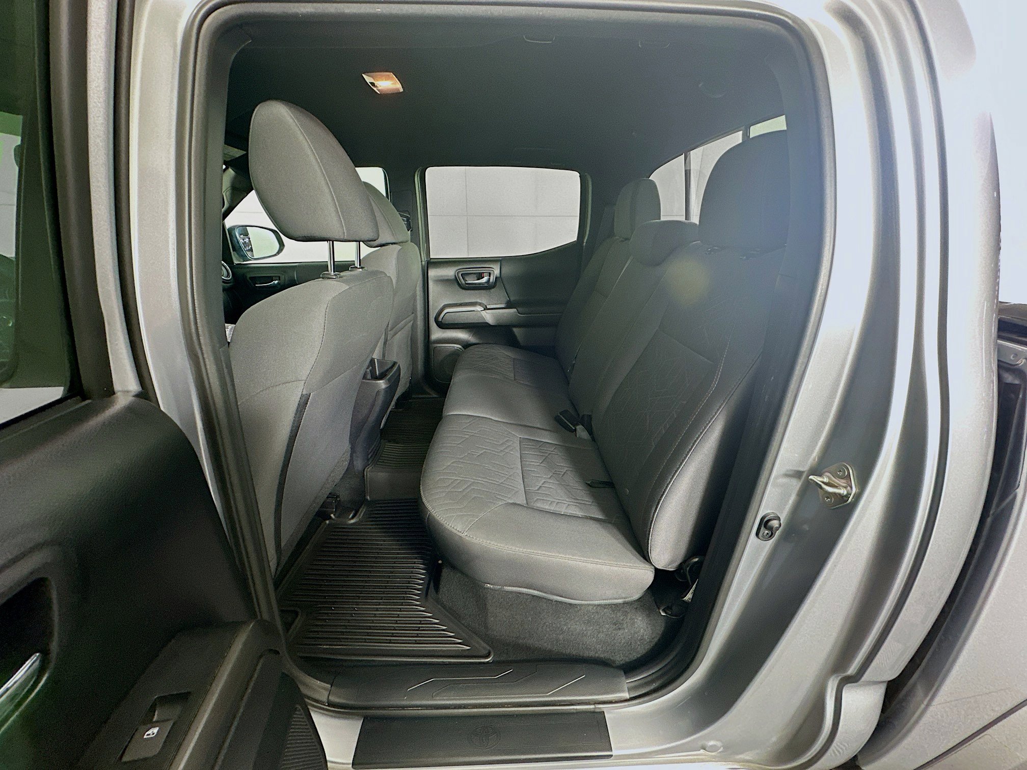 Used 2019 Toyota Tacoma TRD Sport w/ Technology Package image 26