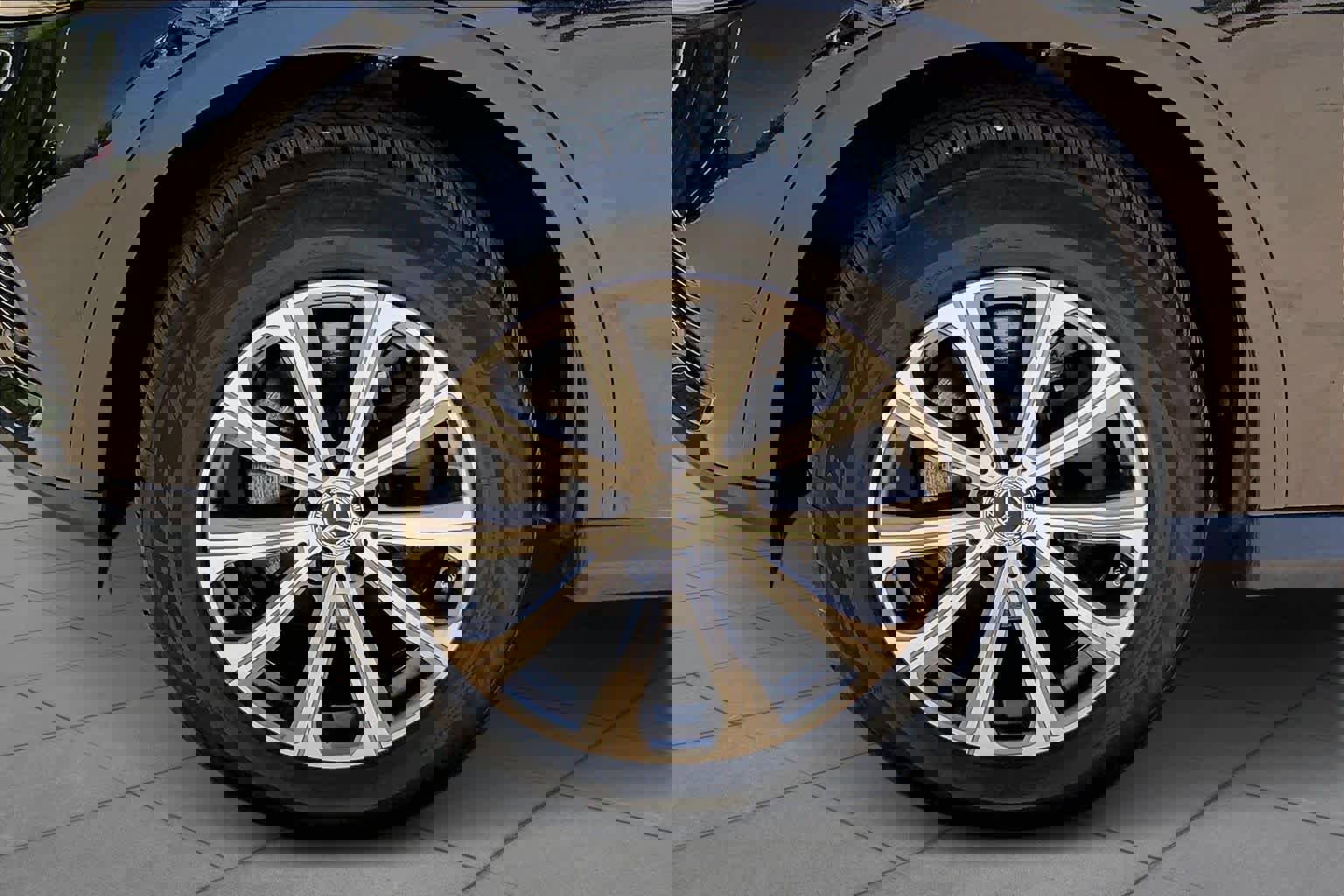 Used 2024 Mercedes-Benz GLC 300 image 11