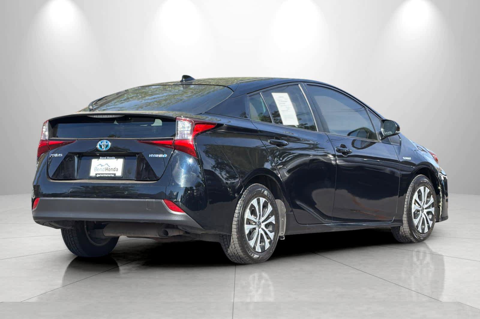 Used 2021 Toyota Prius LE AWD/4WD video 2