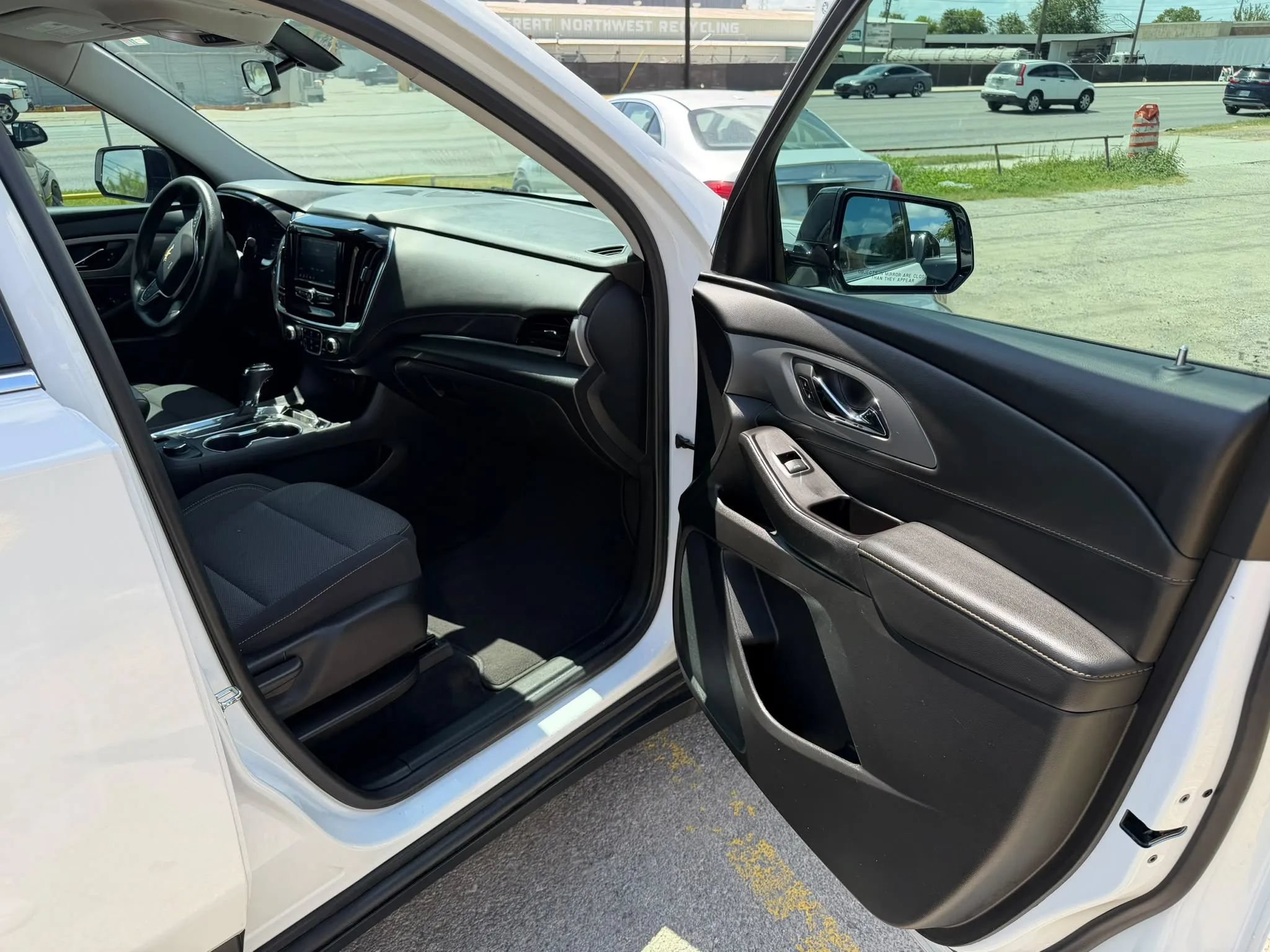 Used 2020 Chevrolet Traverse LS FWD image 13
