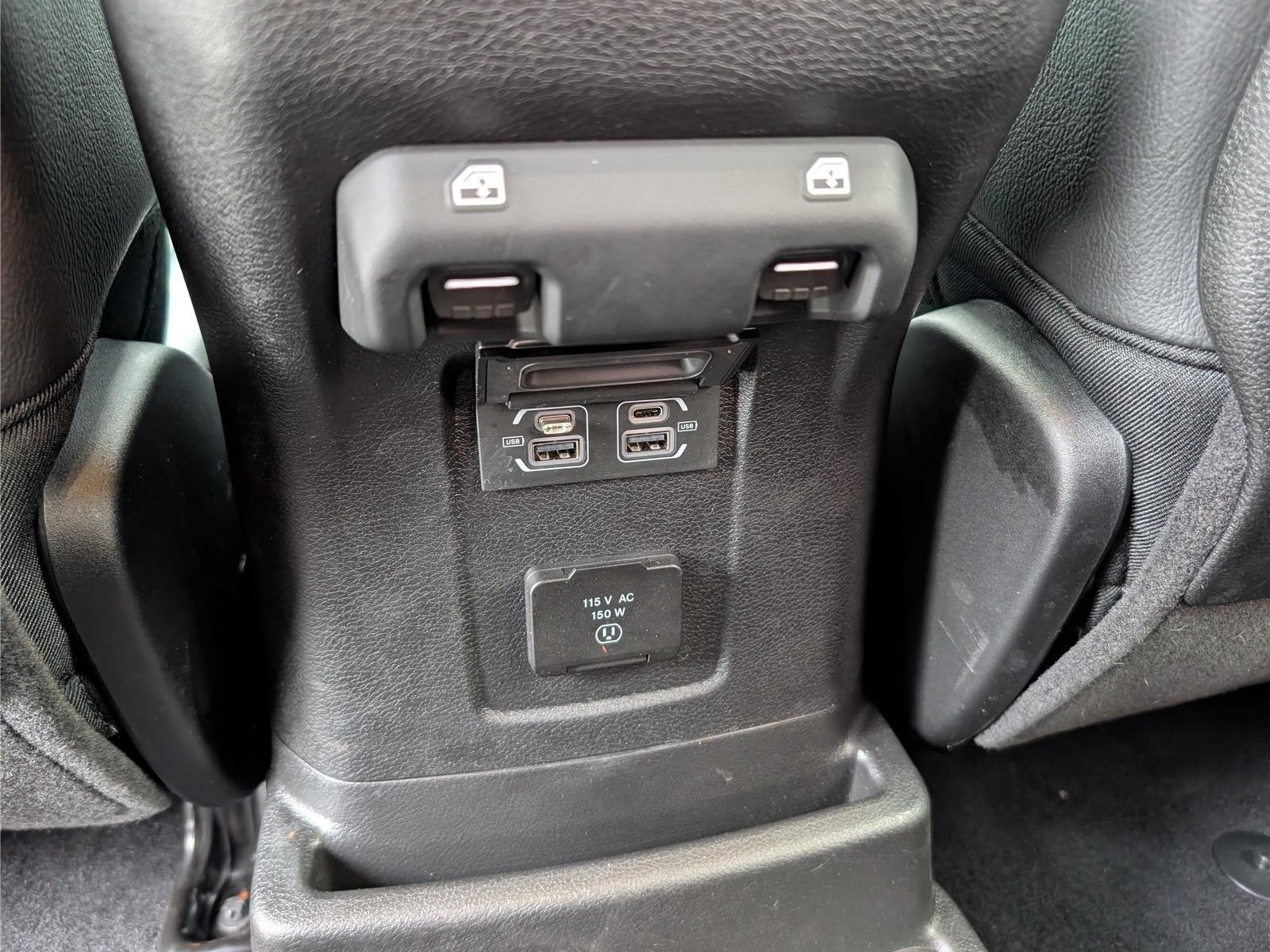 Used 2025 Jeep Wrangler Unlimited Sahara AWD/4WD image 15