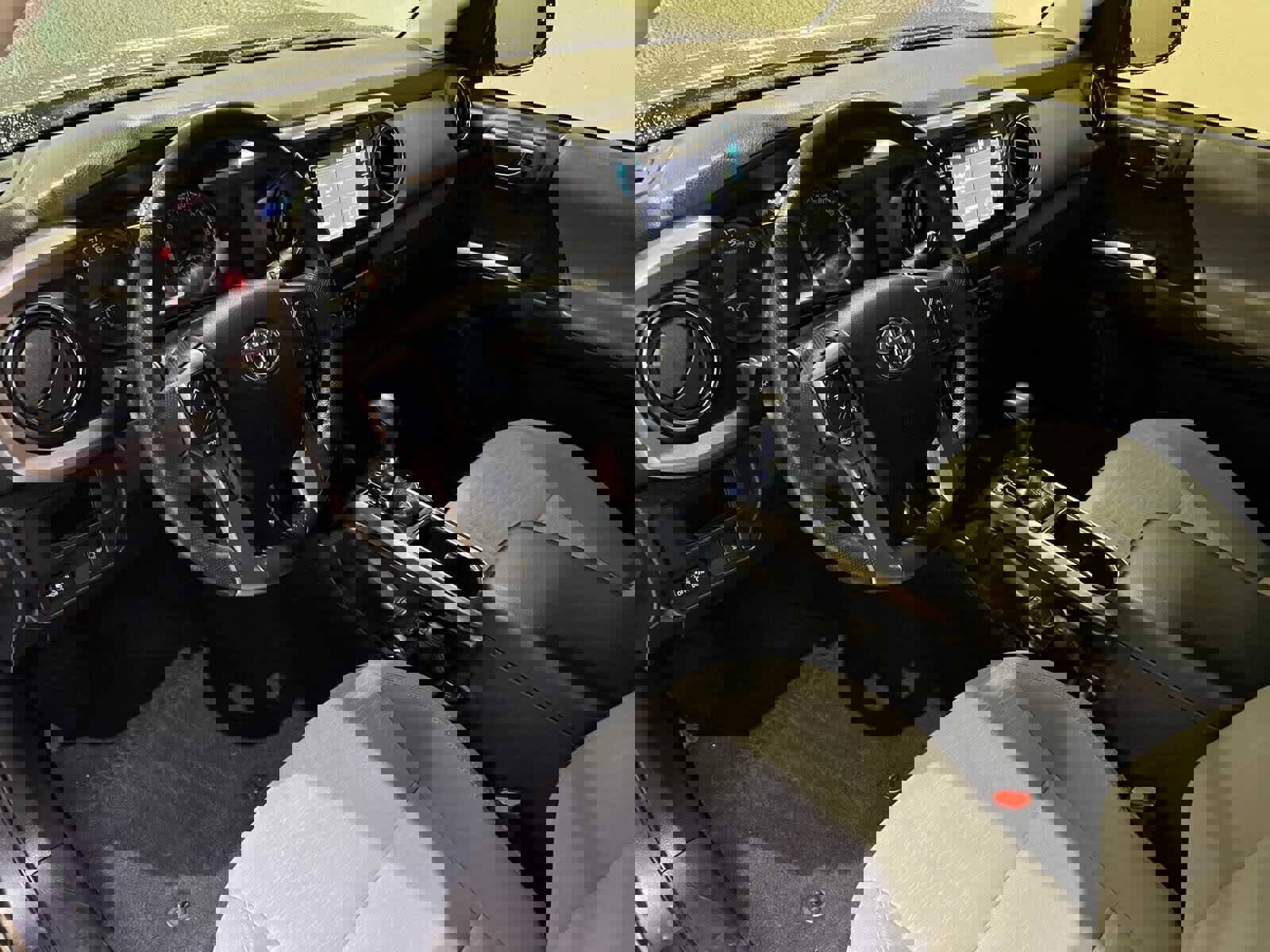 Used 2019 Toyota Tacoma SR5 image 2