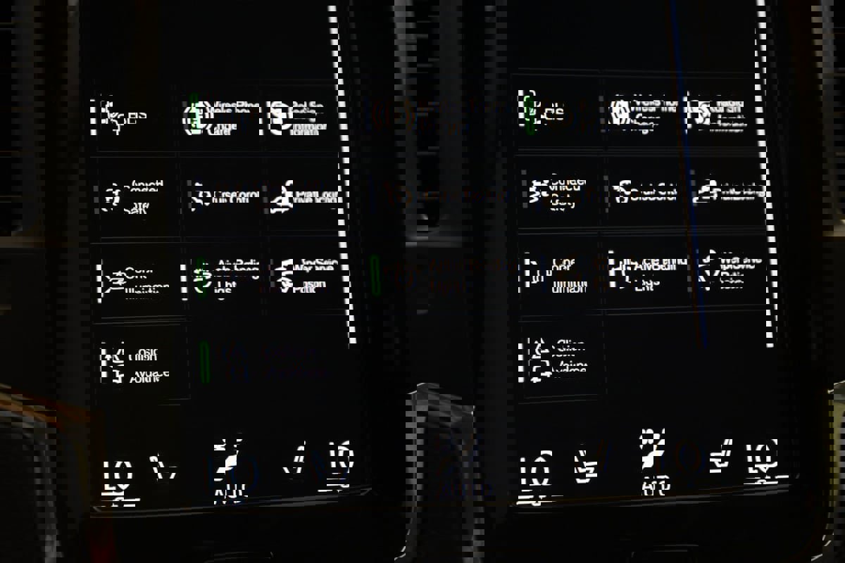 Used 2022 Volvo XC90 T6 Momentum w/ Climate Package image 38