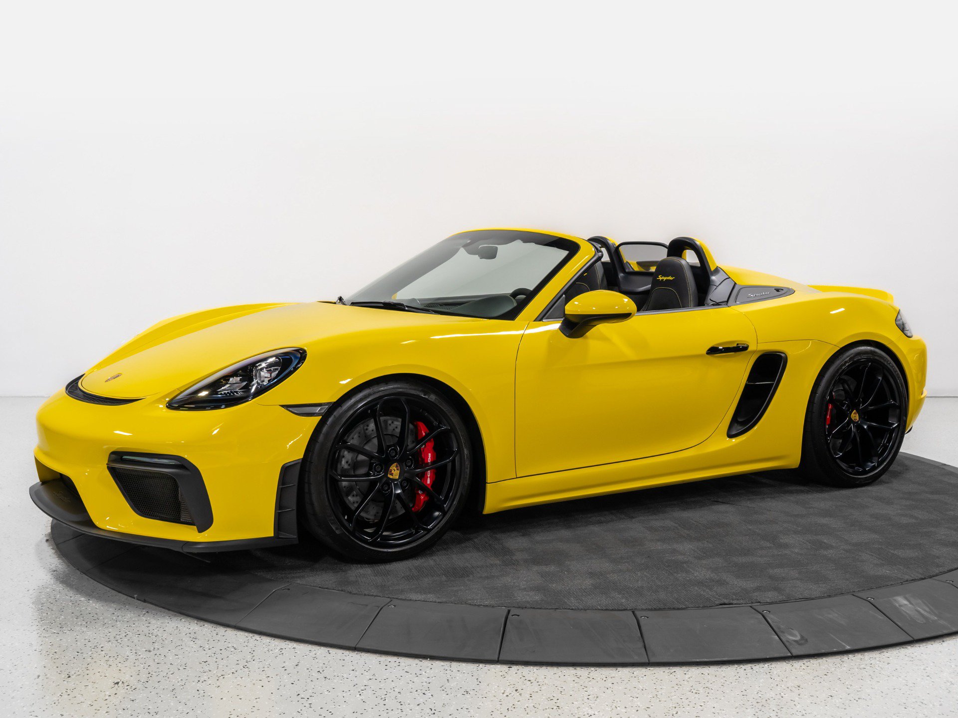Used 2022 Porsche 718 Boxster Spyder RWD image 3