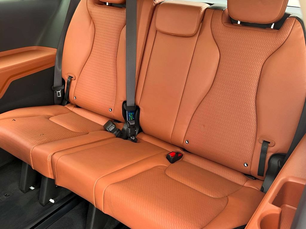 Used 2023 Kia Carnival SX Prestige FWD image 16