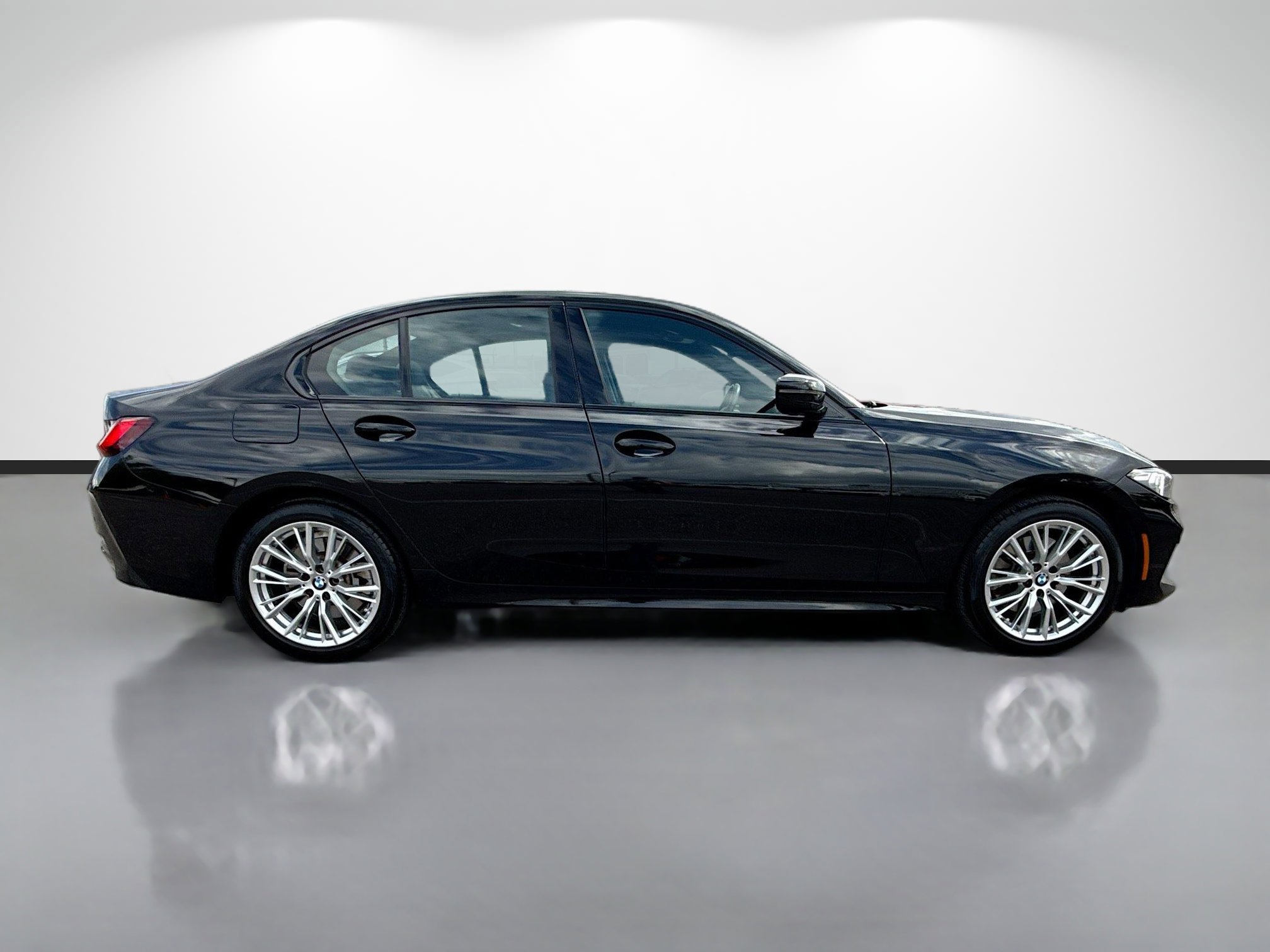 Used 2023 BMW 330i Sedan w/ Driving Assistance Package RWD image 2
