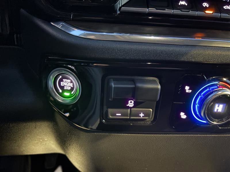 Used 2025 GMC Sierra 1500 SLT AWD/4WD image 19