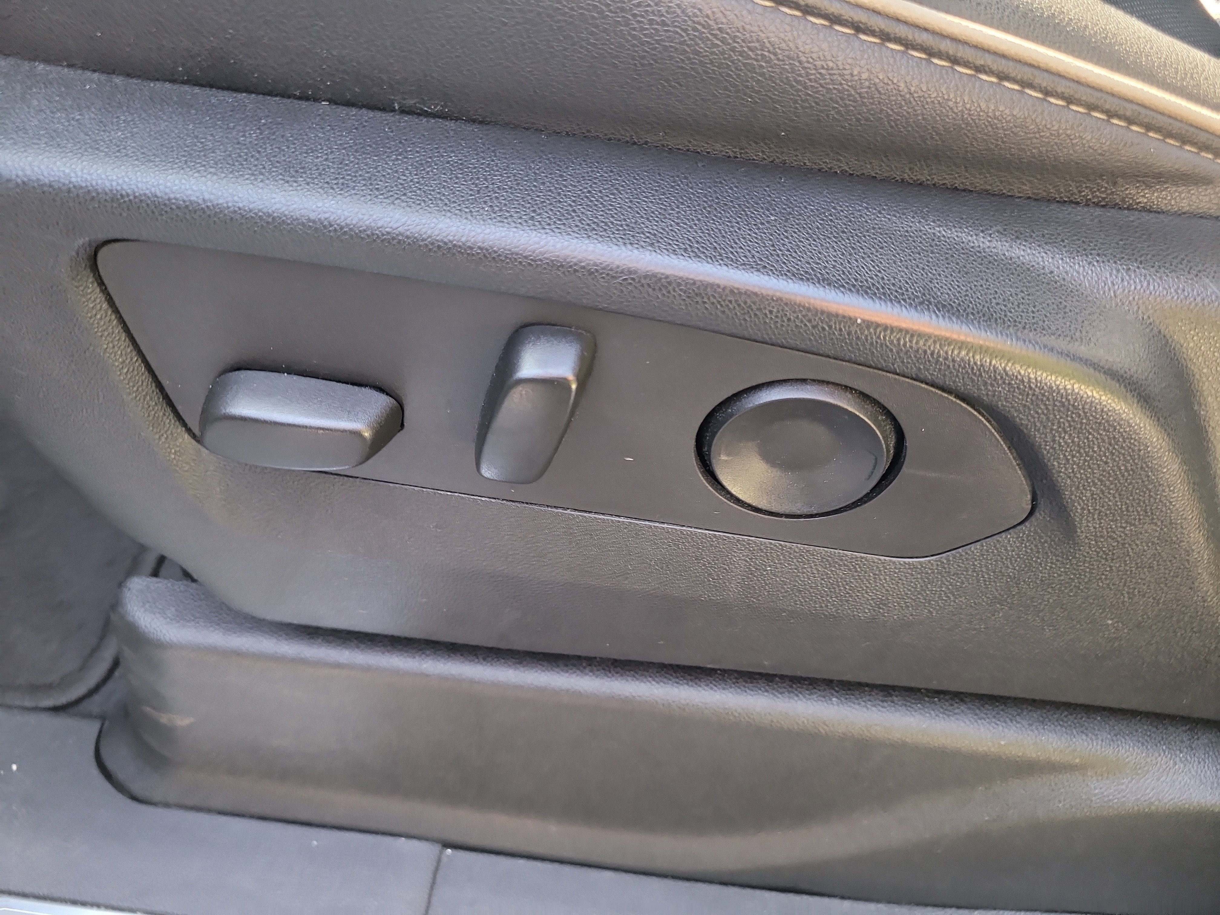 Used 2023 Chevrolet Suburban Premier image 24