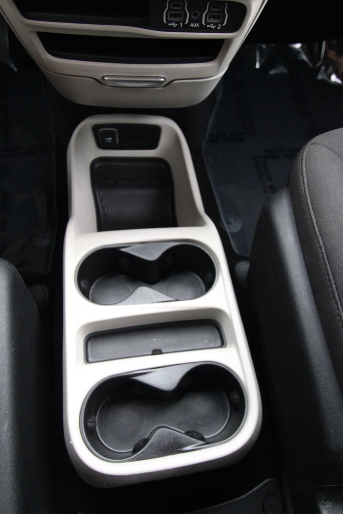 Used 2022 Chrysler Voyager LX FWD image 26