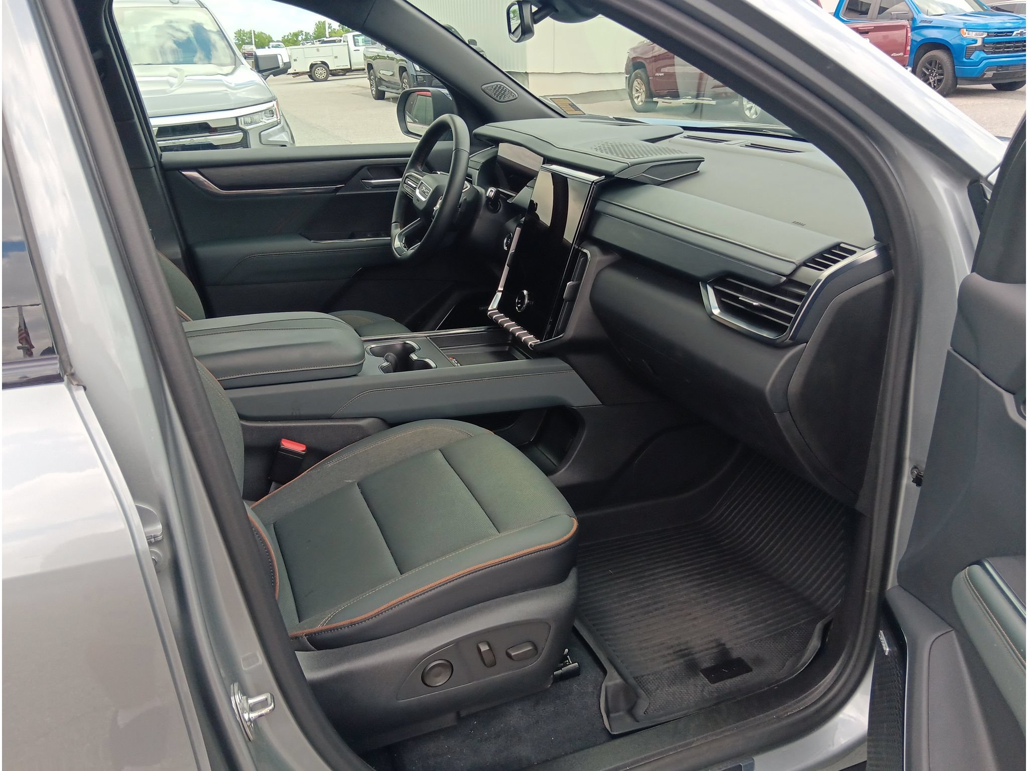 Used 2024 GMC Acadia AT4 w/ Luxury Package AWD/4WD image 20