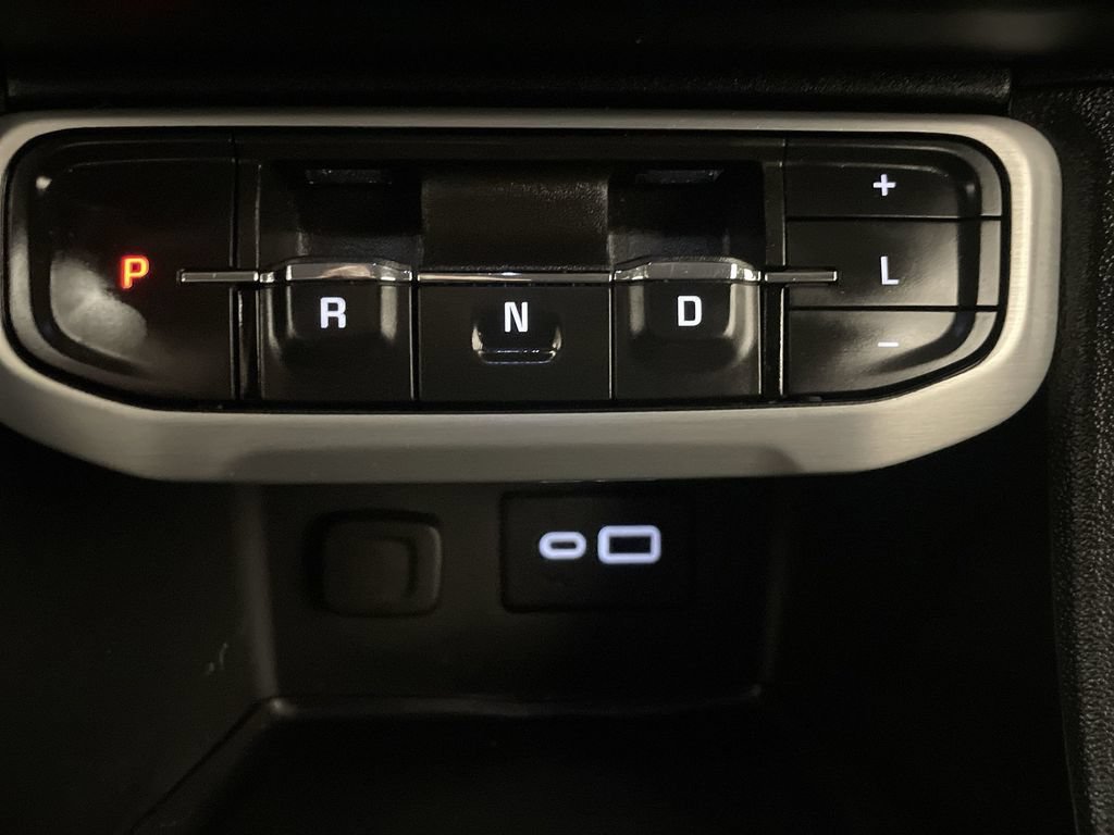Used 2023 GMC Acadia SLE w/ Elevation Edition FWD image 10