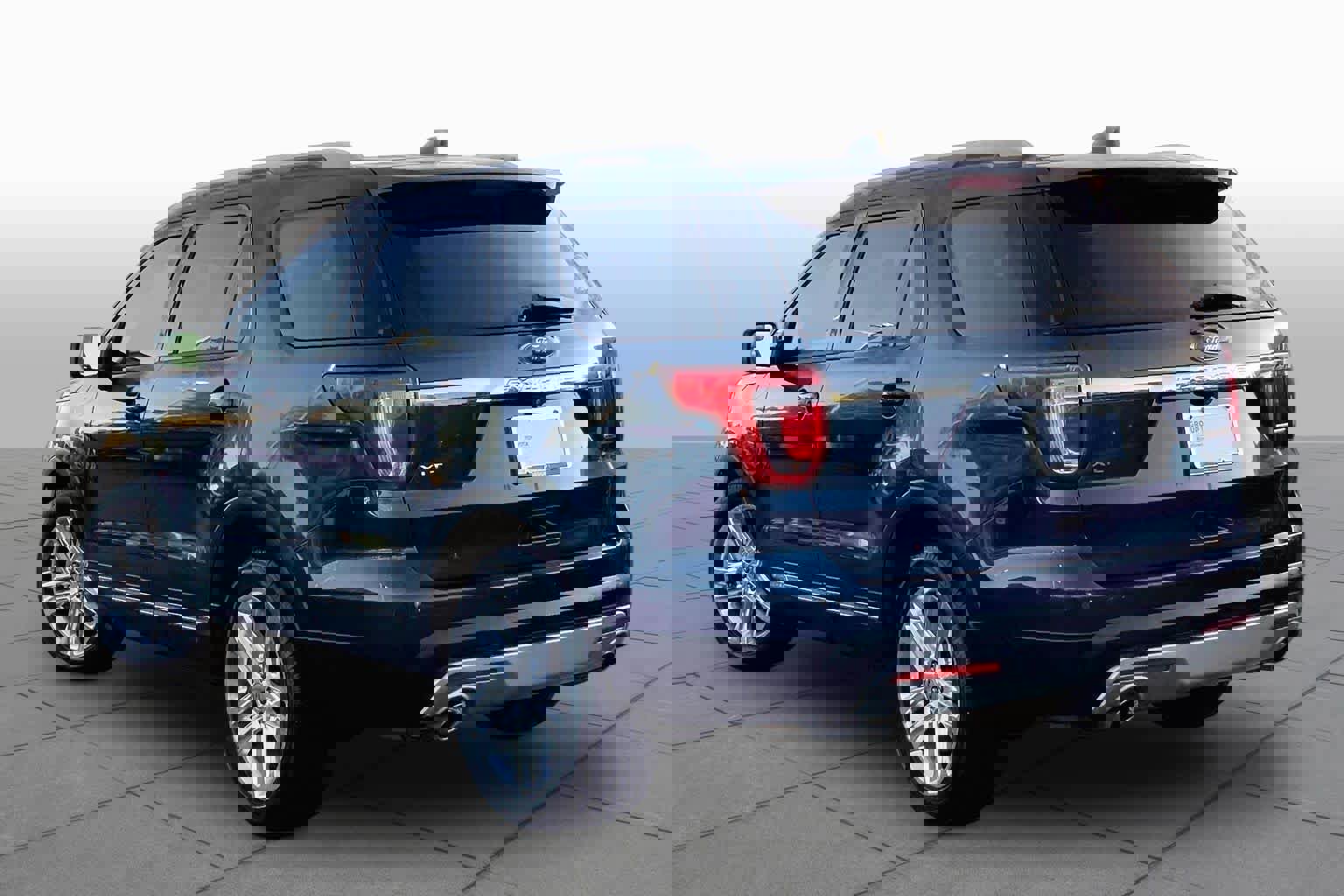 Used 2016 Ford Explorer XLT w/ Equipment Group 202A image 11