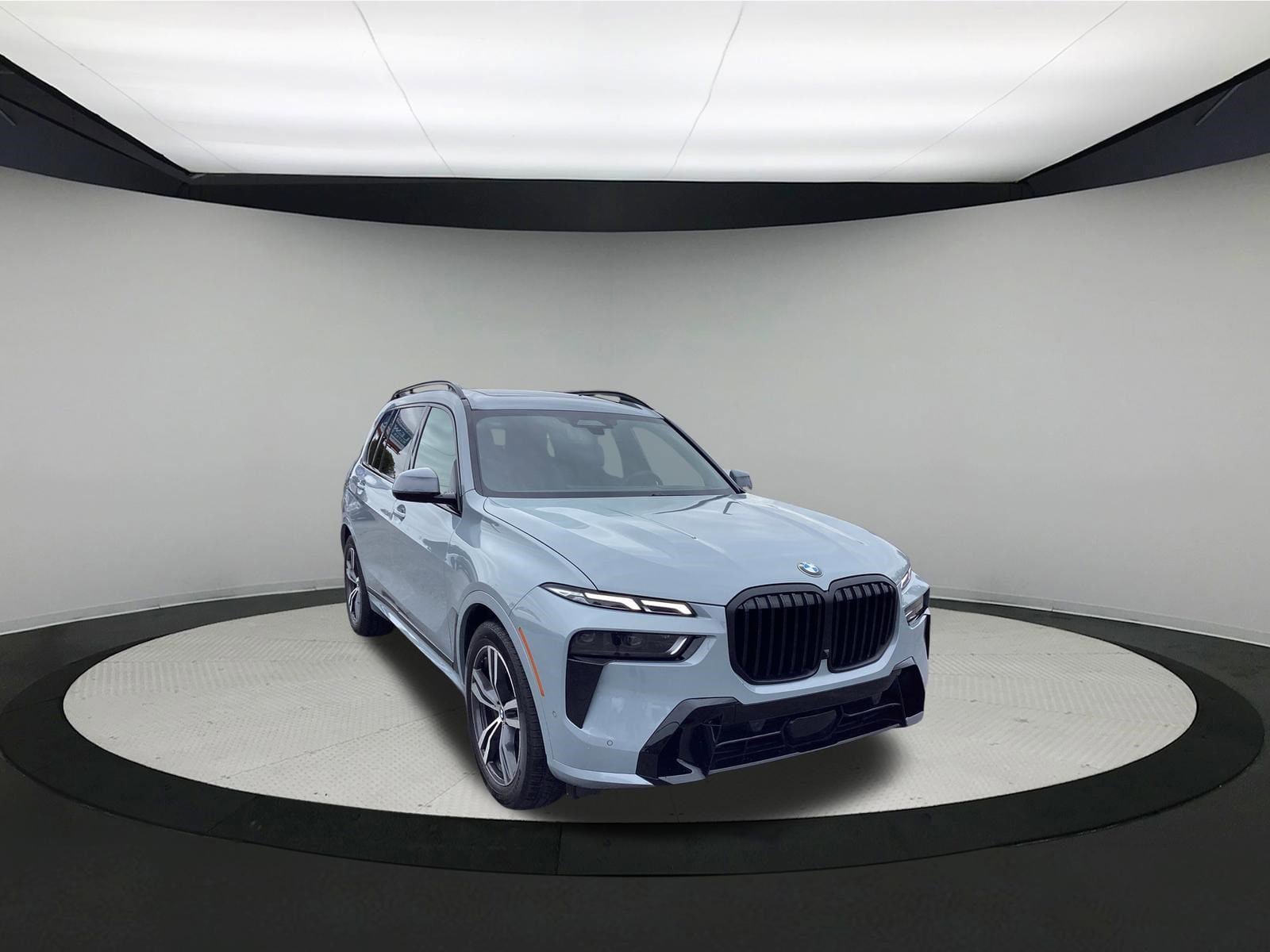 Used 2024 BMW X7 xDrive40i w/ M Sport Package AWD/4WD image 2