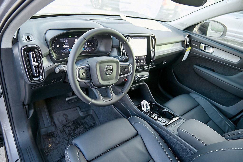 New 2026 Volvo XC40 B5 Ultra w/ Protection Package Premier image 12