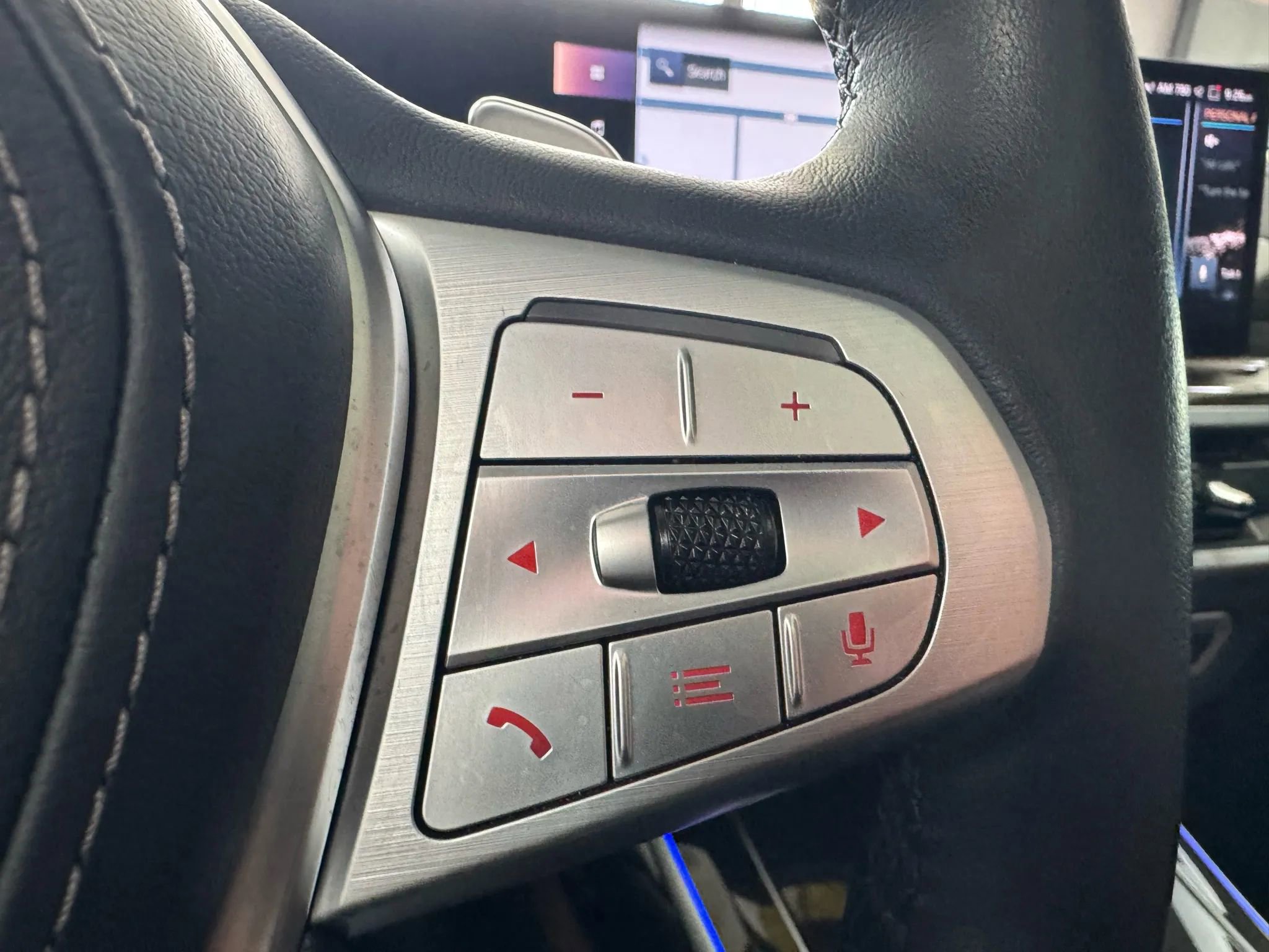 Used 2023 BMW X7 xDrive40i w/ Premium Package image 42