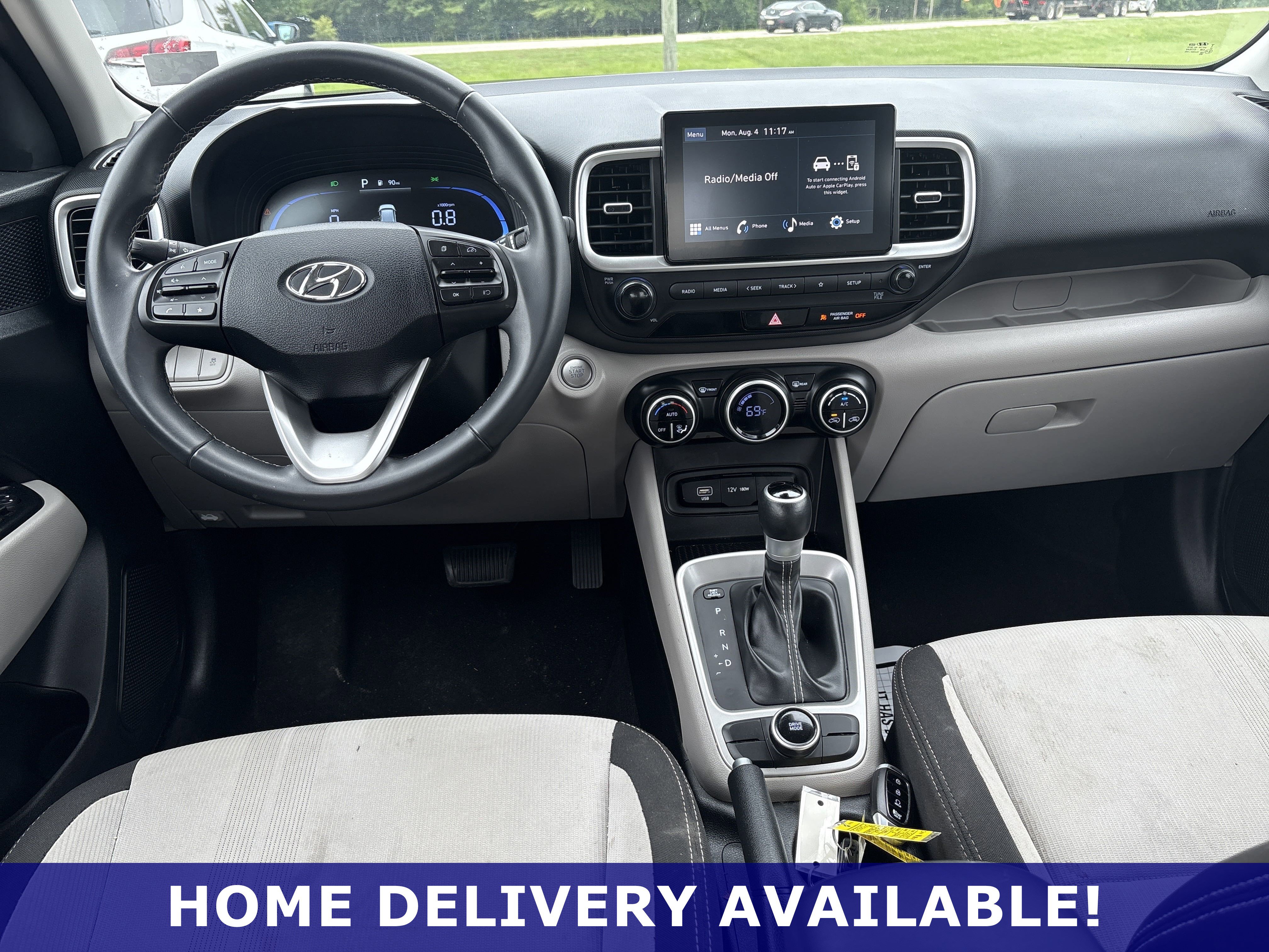 Used 2025 Hyundai Venue SEL image 6