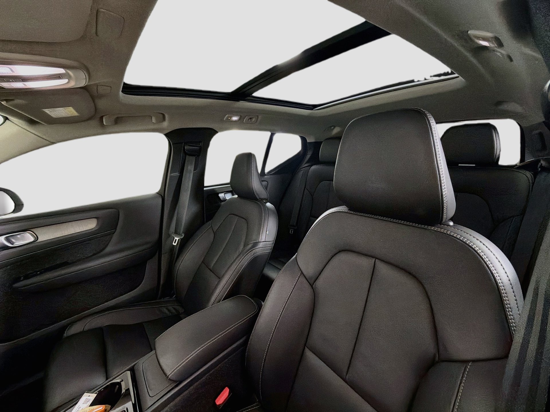 Certified 2023 Volvo XC40 B4 Plus w/ Protection Package Premier FWD image 21